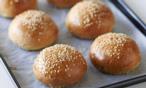 طريقة عمل بريوش بالسمسم